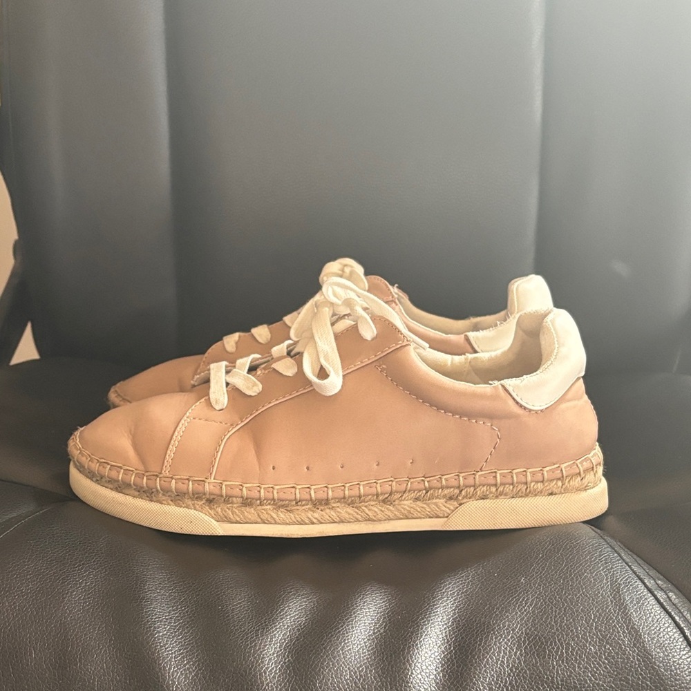 Universal Thread Beige Lace-Up Sneakers